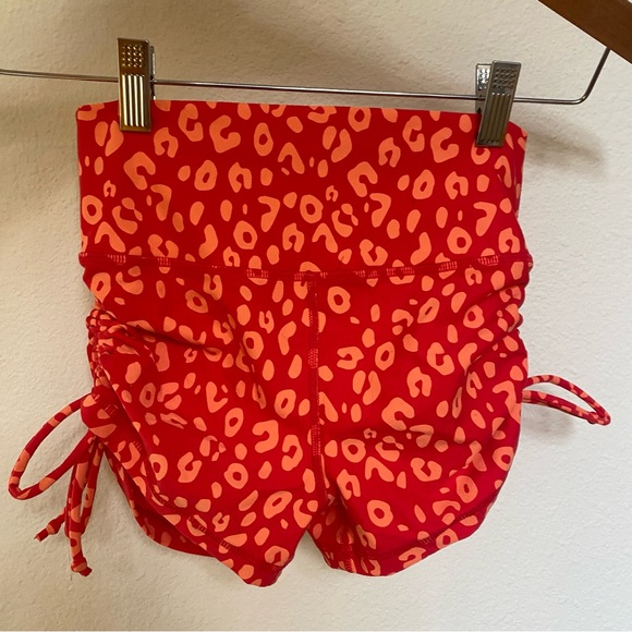 MUSCLE NATION • Signature Scrunch Tie Up Booty Shorts Red Cheetah Pattern - S - Picture 11 of 16